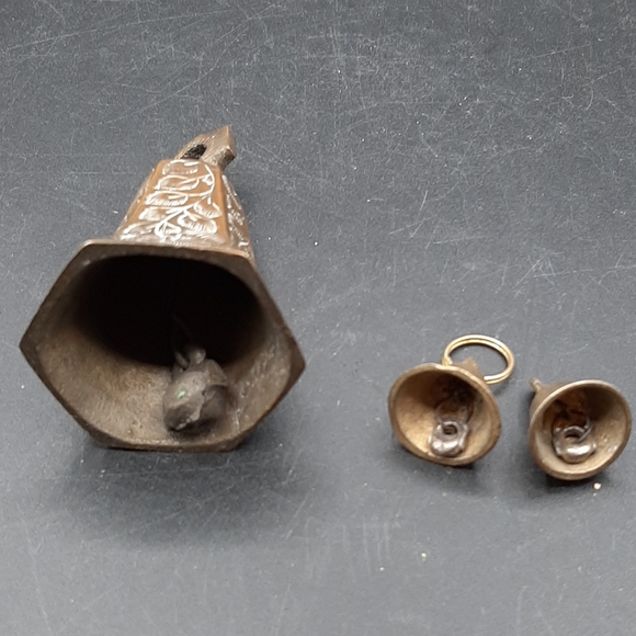 Vintage Brass Hanging Bells Engraved Two Larger And 80 Mini Bells Crafts Decor - Picture 7 of 7